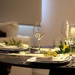 Superior Luxurious Romantic Getaway - Historical Centre - Fully Equipped & Renovated - Garibaldi#3