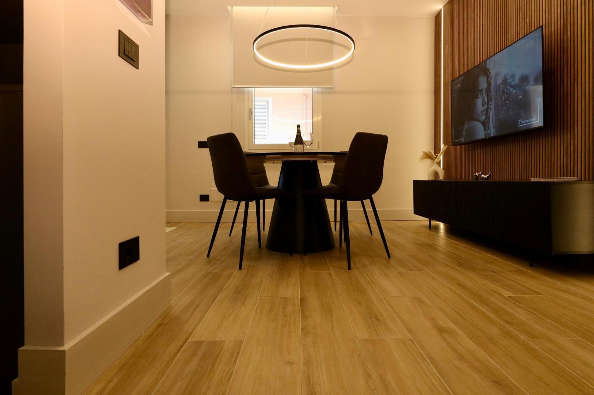 Superior Luxurious Romantic Getaway - Historical Centre - Fully Equipped & Renovated - Garibaldi#3 *