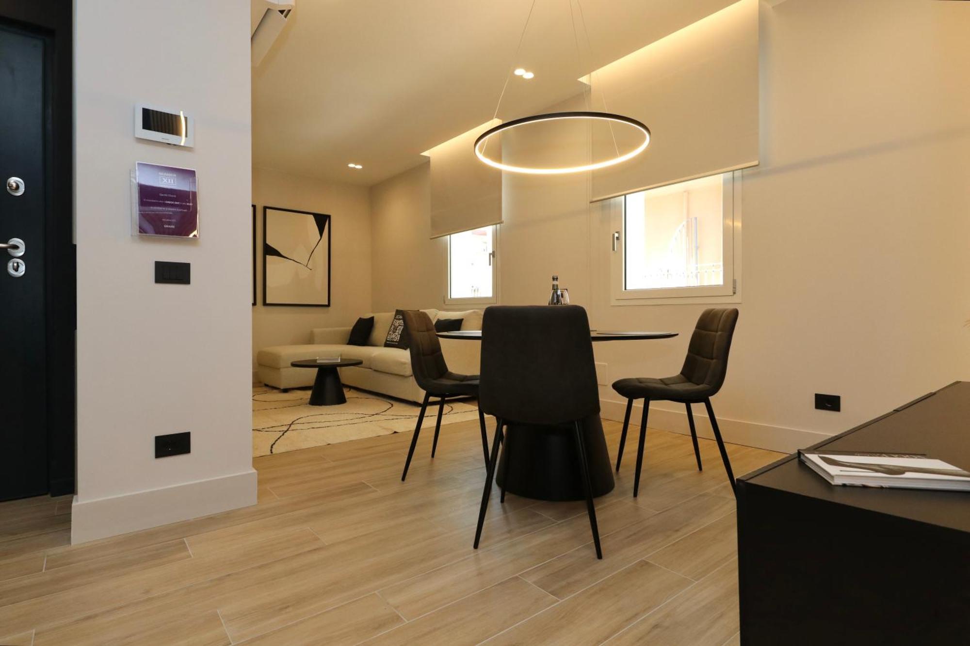 Superior Luxurious Romantic Getaway - Historical Centre - Fully Equipped & Renovated - Garibaldi#3 Appartamento *