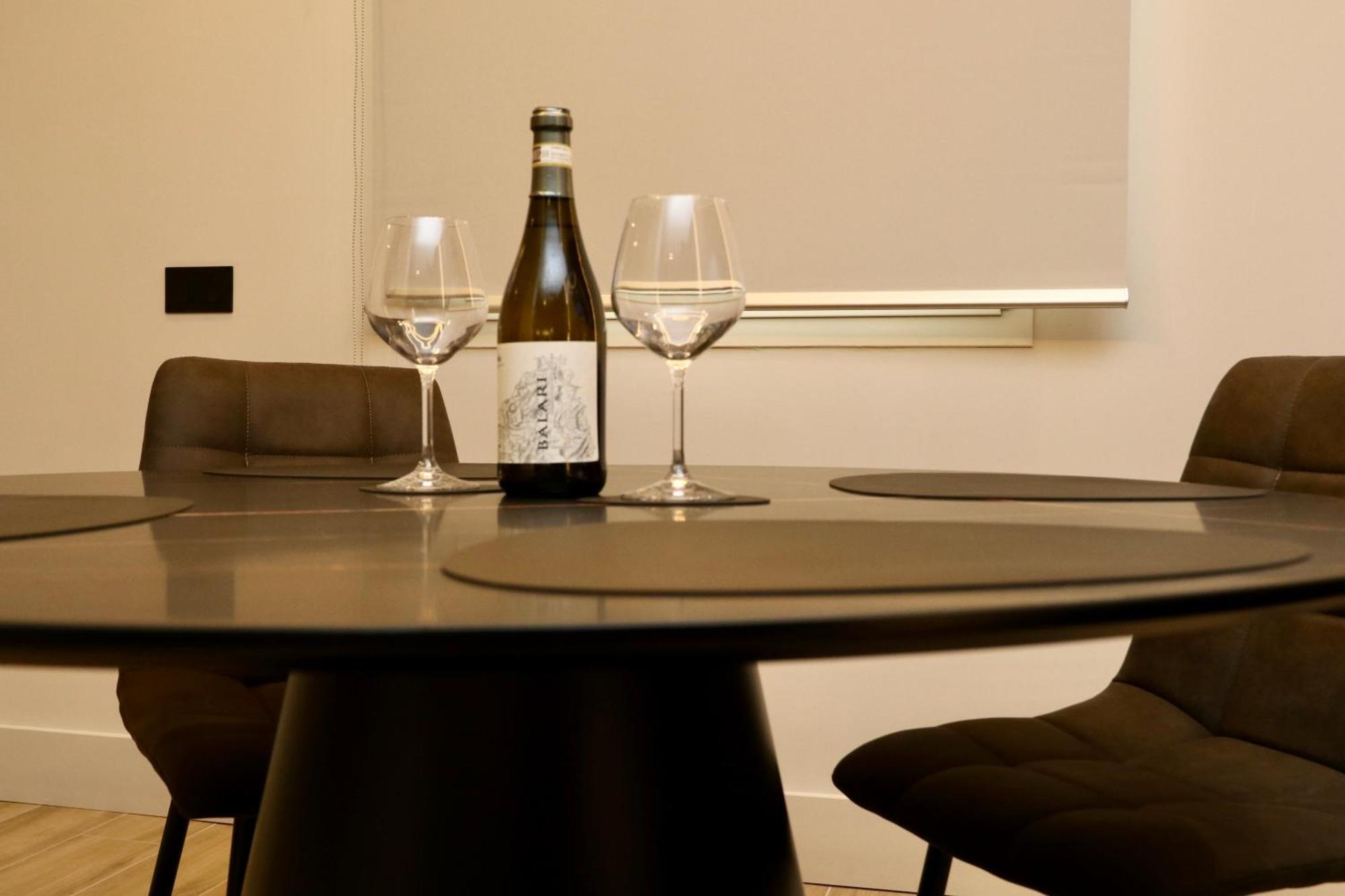 Superior Luxurious Romantic Getaway - Historical Centre - Fully Equipped & Renovated - Garibaldi#3